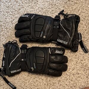 Like new Swix Black Leather Ski Gloves Sz small